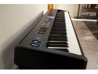 <b>Roland FP-E50 com móvel original Roland KSFE50-BK e pedal sustain Roland DP-10incluídos</b> <b>Roland FP-E50 com móvel original Roland KSFE50-BK e pedal sustain Roland DP-10incluídos</b>